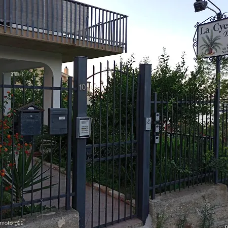 La Cycas לינה וארוחת בוקר 4*